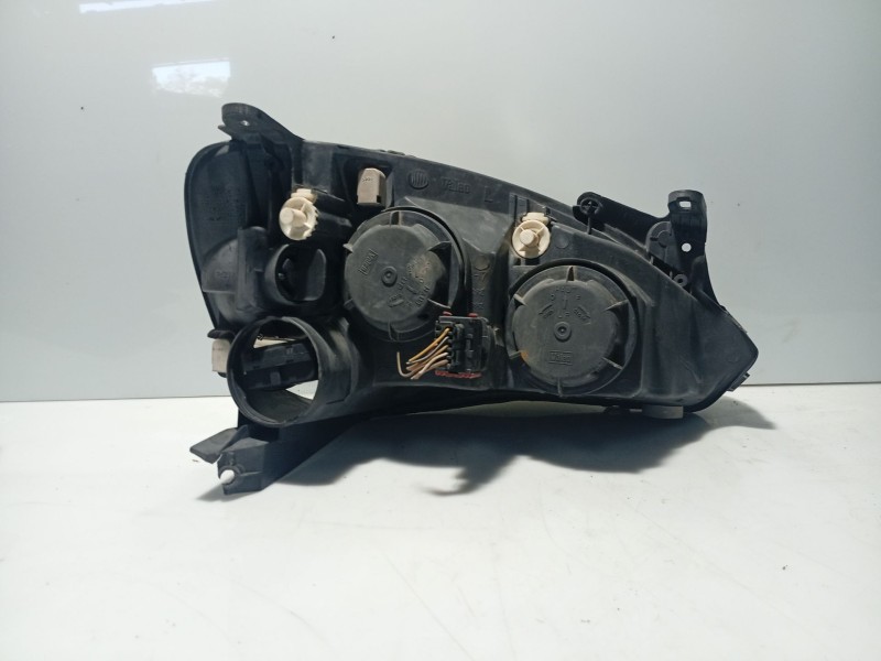 Recambio de faro izquierdo para opel corsa c referencia OEM IAM 13237263  
