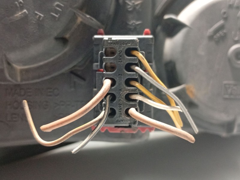 Recambio de faro izquierdo para opel corsa c referencia OEM IAM 13237263  