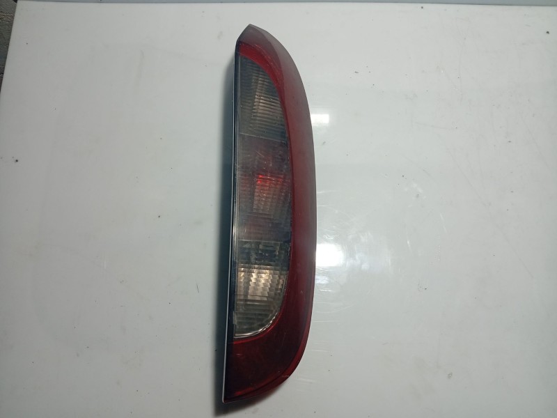 Recambio de piloto trasero derecho para opel corsa c referencia OEM IAM 09114337  