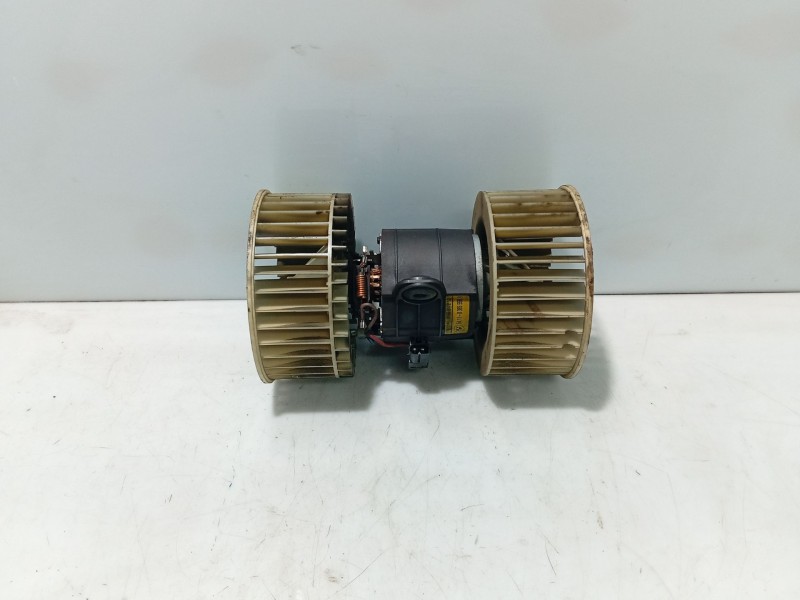 Recambio de ventilador calefaccion para bmw x5 (e53) 3.0 d referencia OEM IAM 64118385558  