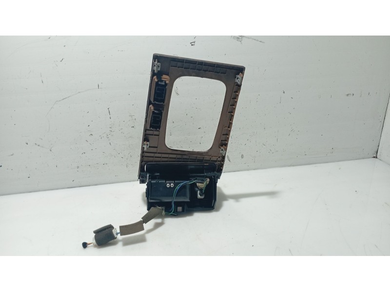 Recambio de moldura para hyundai xg 3.0 xg referencia OEM IAM 8474039000  