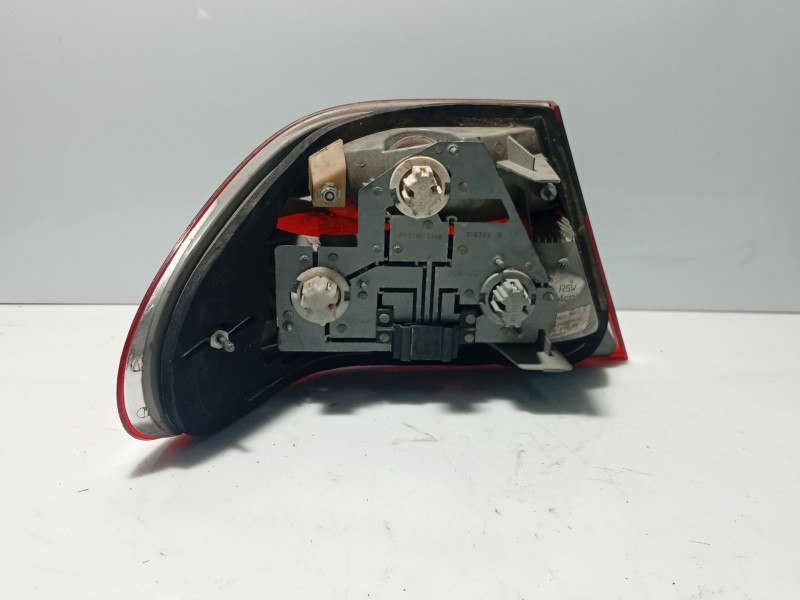 Recambio de piloto trasero derecho para mercedes-benz clase e (w210) berlina diesel referencia OEM IAM A2108204464  