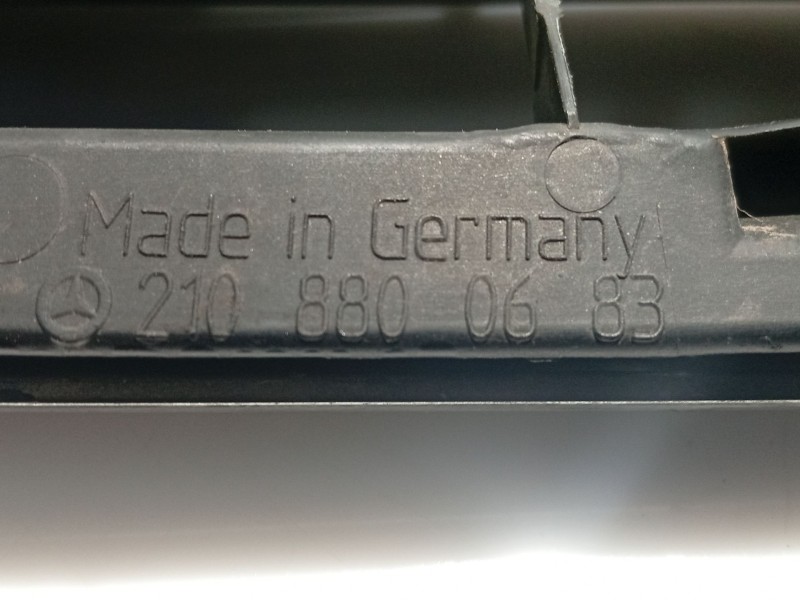 Recambio de moldura para mercedes-benz clase e (w210) berlina diesel referencia OEM IAM 2108800683  