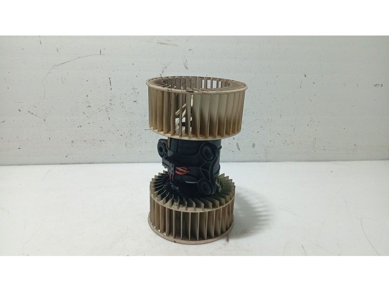 Recambio de ventilador calefaccion para bmw x5 (e53) 3.0 d referencia OEM IAM 64118385558  