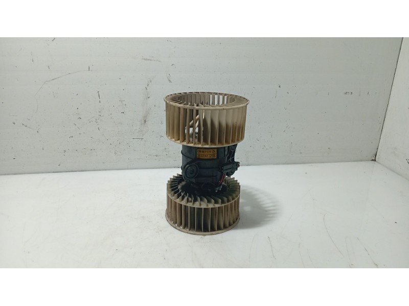 Recambio de ventilador calefaccion para bmw x5 (e53) 3.0 d referencia OEM IAM 64118385558  