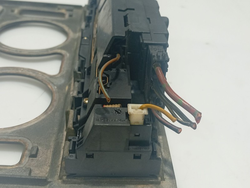 Recambio de moldura para mercedes-benz clase e (w210) berlina diesel referencia OEM IAM A2106802586  