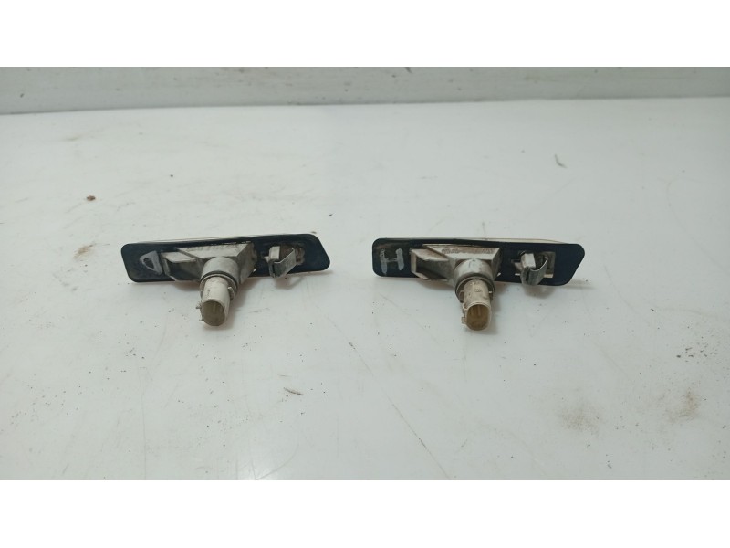 Recambio de piloto lateral izquierdo para bmw x5 (e53) 3.0 d referencia OEM IAM 63137164491  