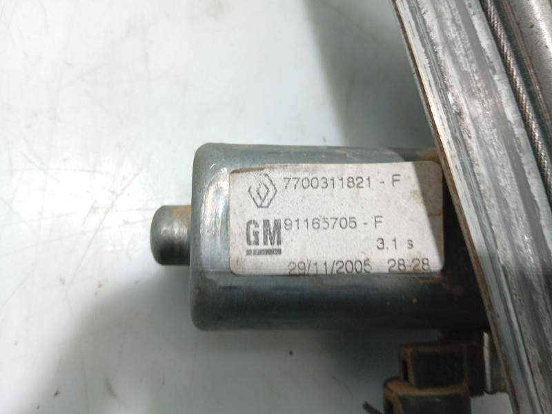 Recambio de elevalunas delantero derecho para nissan primastar autobús (x83) dci 100 referencia OEM IAM 8070000QAK  