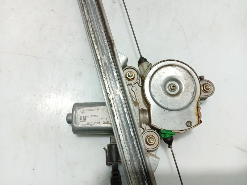 Recambio de elevalunas delantero derecho para nissan primastar autobús (x83) dci 100 referencia OEM IAM 8070000QAK  