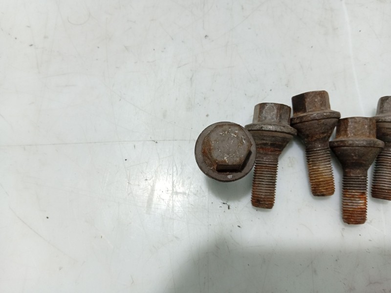 Recambio de tornillo para nissan primastar autobús (x83) dci 100 referencia OEM IAM   