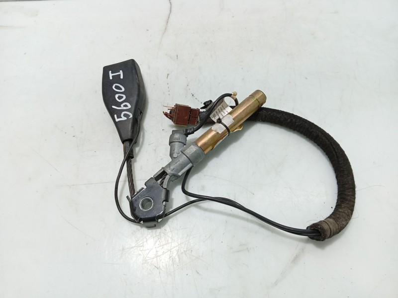 Recambio de anclaje cinturon delantero izquierdo para nissan primastar autobús (x83) dci 100 referencia OEM IAM 6221ACDI  