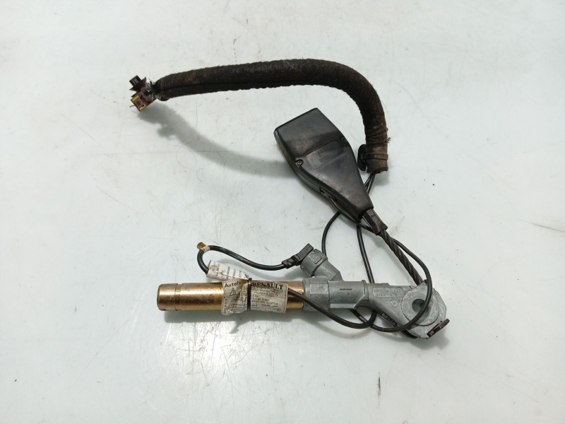 Recambio de anclaje cinturon delantero izquierdo para nissan primastar autobús (x83) dci 100 referencia OEM IAM 6221ACDI  