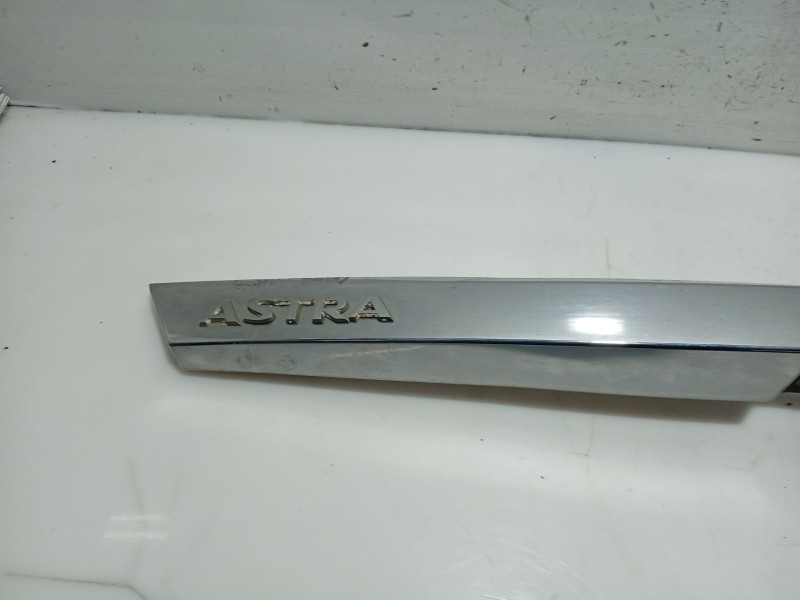 Recambio de moldura para opel astra h gtc (a04) 1.4 (l08) referencia OEM IAM   