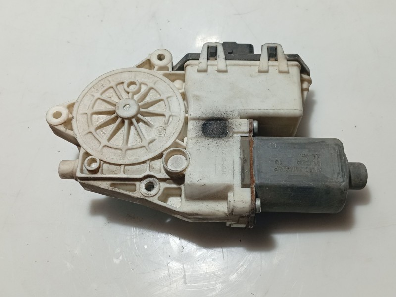 Recambio de motor elevalunas delantero derecho para citroën c4 berlina referencia OEM IAM 9657133580  0130822239