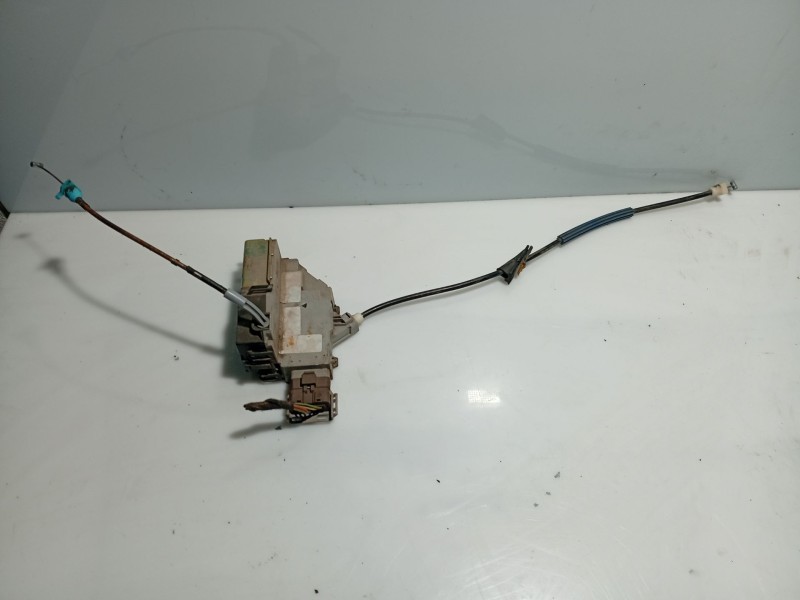 Recambio de cerradura puerta trasera derecha para citroën c4 berlina referencia OEM IAM 9138T6  