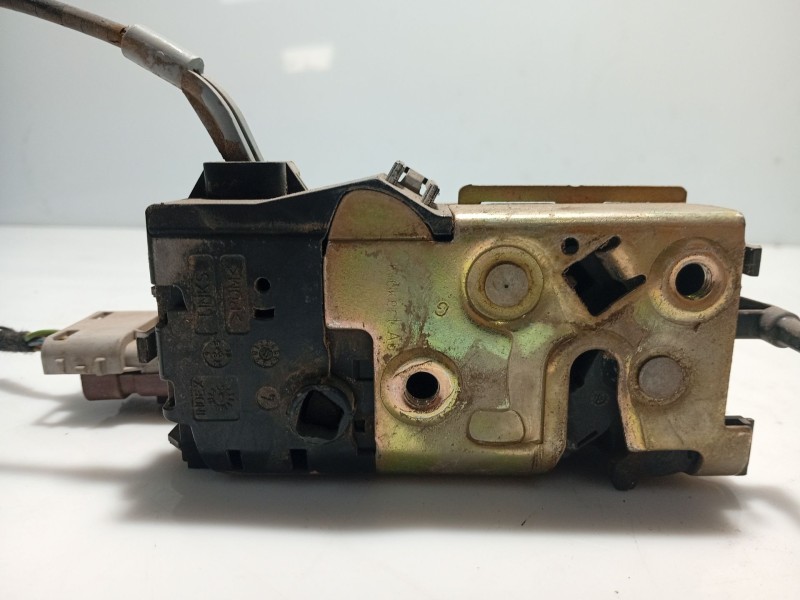 Recambio de cerradura puerta trasera izquierda para citroën c4 berlina referencia OEM IAM 9137E0  