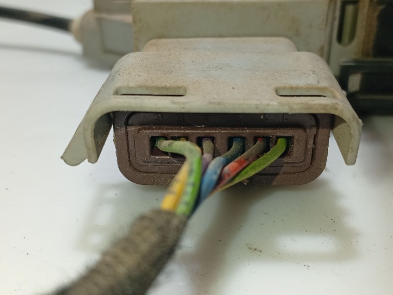 Recambio de cerradura puerta trasera izquierda para citroën c4 berlina referencia OEM IAM 9137E0  