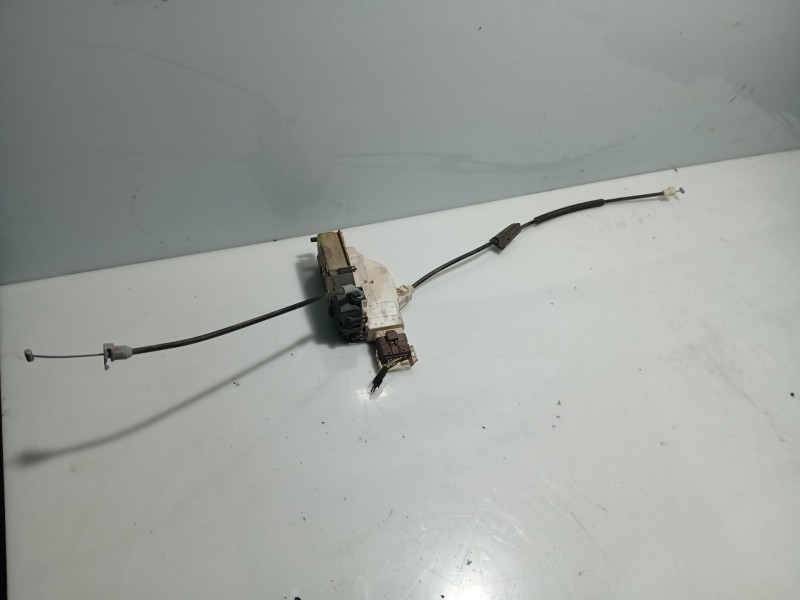 Recambio de cerradura puerta delantera derecha para citroën c4 berlina referencia OEM IAM 9136ET  