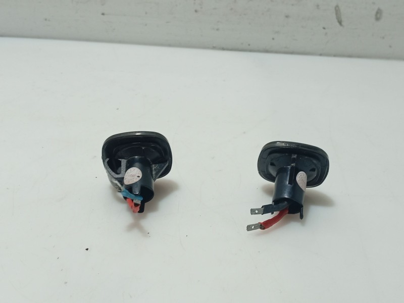 Recambio de piloto lateral izquierdo para skoda fabia ii (542) 1.4 tdi referencia OEM IAM 1U0949127B  