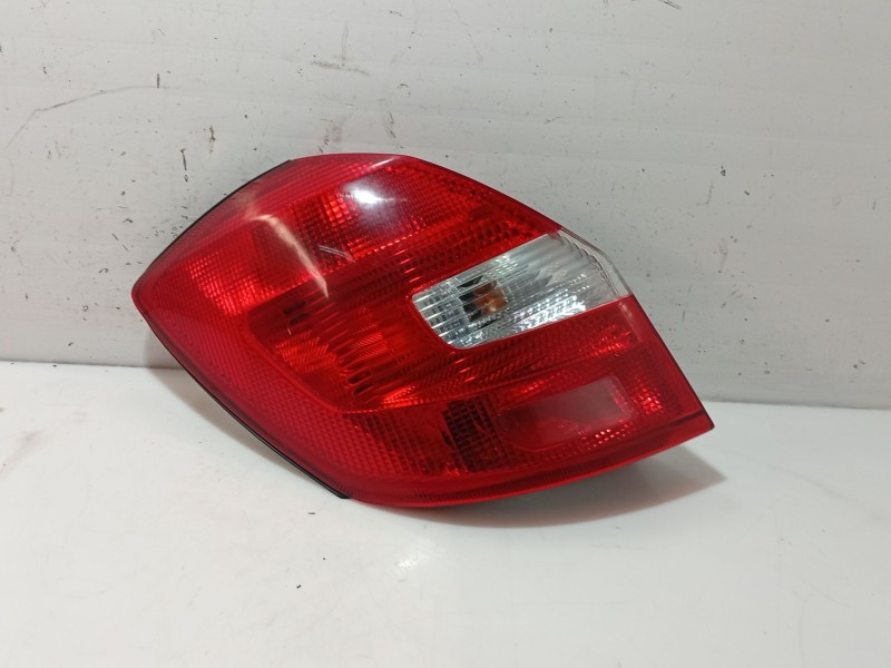 Recambio de piloto trasero izquierdo para skoda fabia ii (542) 1.4 tdi referencia OEM IAM 5J6945111  