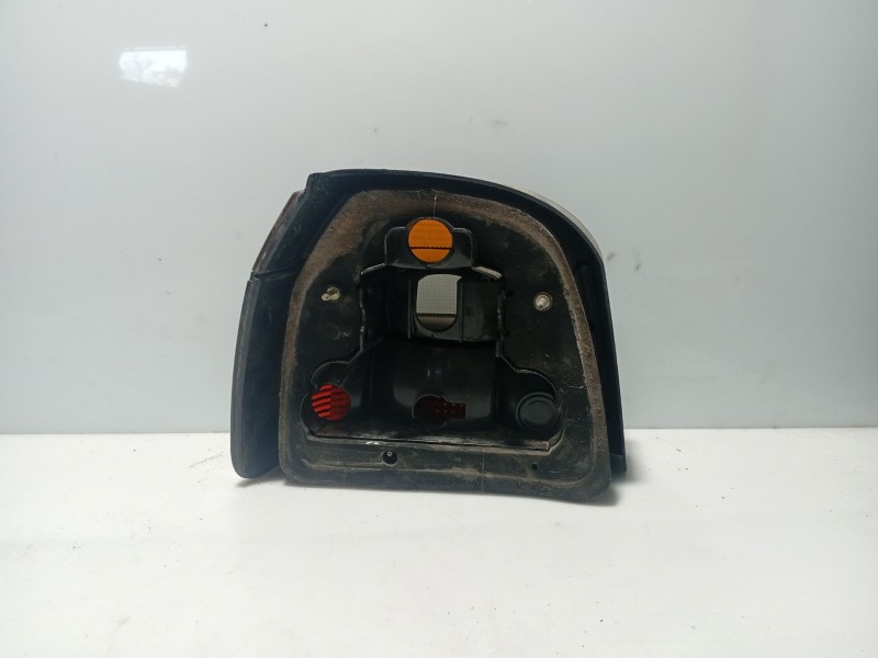 Recambio de piloto trasero derecho para volkswagen golf iii berlina (1h1) referencia OEM IAM 1E0945096A  