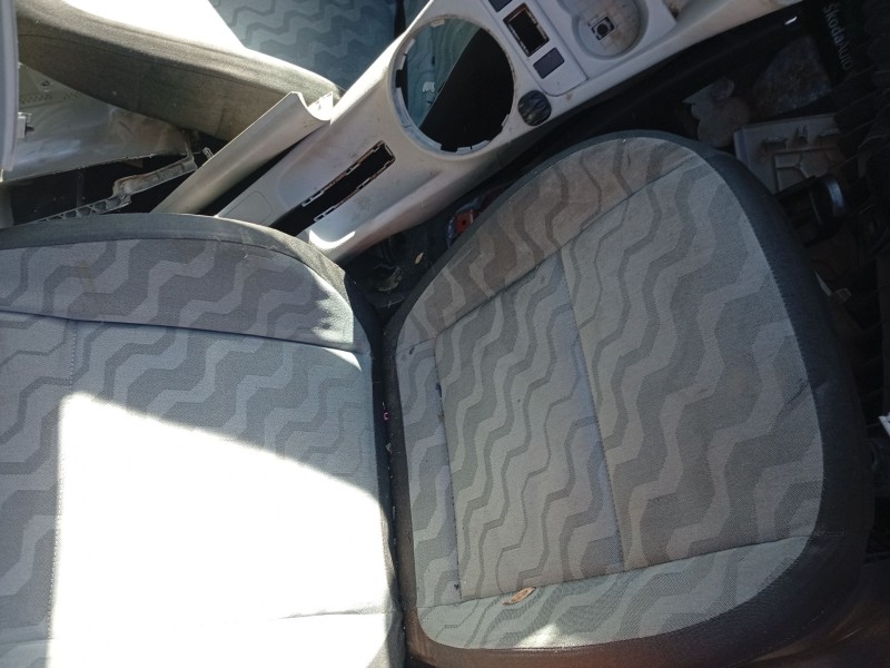 Recambio de asiento delantero derecho para skoda fabia ii (542) 1.4 tdi referencia OEM IAM   
