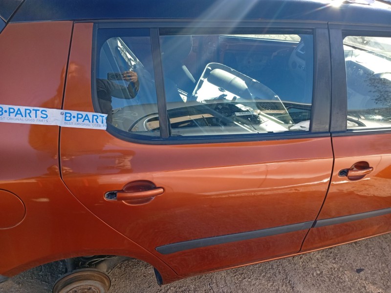 Recambio de puerta trasera derecha para skoda fabia ii (542) 1.4 tdi referencia OEM IAM 5J6833056  