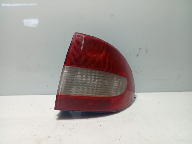 Recambio de piloto trasero derecho para renault megane i classic (la0/1_) 1.9 dti (la08, la0n) referencia OEM IAM 7701042629  