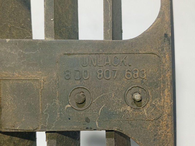 Recambio de moldura para audi a4 b5 (8d2) 1.8 referencia OEM IAM 8D0807683 8D0807346G 8D0807345