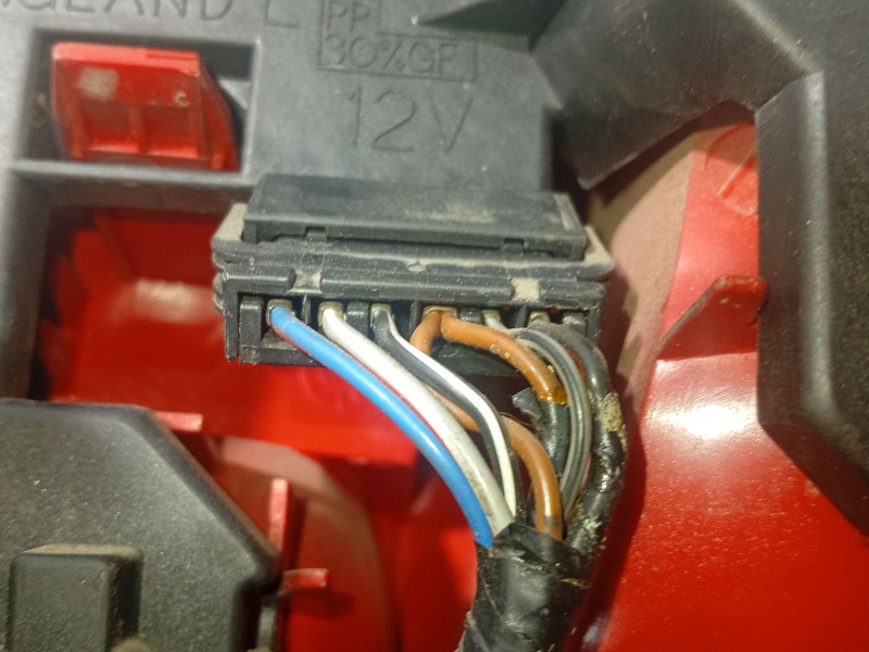 Recambio de piloto trasero izquierdo para audi a4 b5 (8d2) 1.8 referencia OEM IAM 8D0945111A  