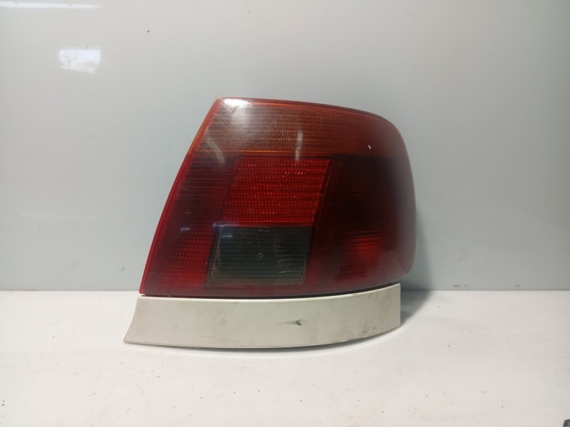 Recambio de piloto trasero derecho para audi a4 b5 (8d2) 1.8 referencia OEM IAM 8D0945112A  