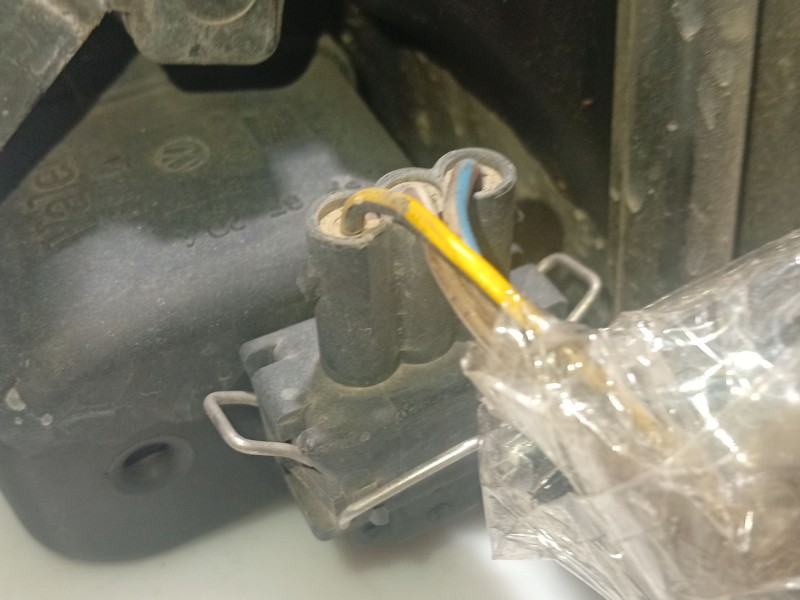 Recambio de faro izquierdo para audi a4 b5 (8d2) 1.8 referencia OEM IAM 8D0941029  