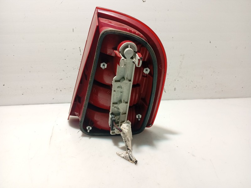 Recambio de piloto trasero izquierdo para skoda fabia i (6y2) 1.2 referencia OEM IAM 6Y6945111B  