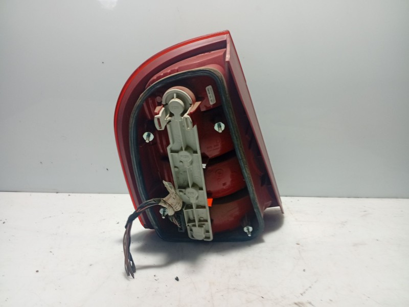 Recambio de piloto trasero derecho para skoda fabia i (6y2) 1.2 referencia OEM IAM 6Y6945112B  