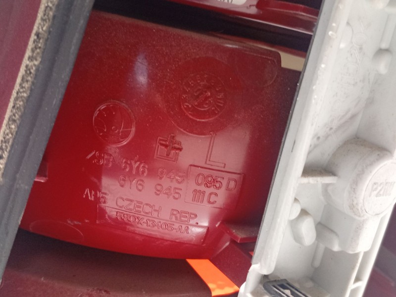 Recambio de piloto trasero izquierdo para skoda fabia i (6y2) 1.2 referencia OEM IAM 6Y6945111B  