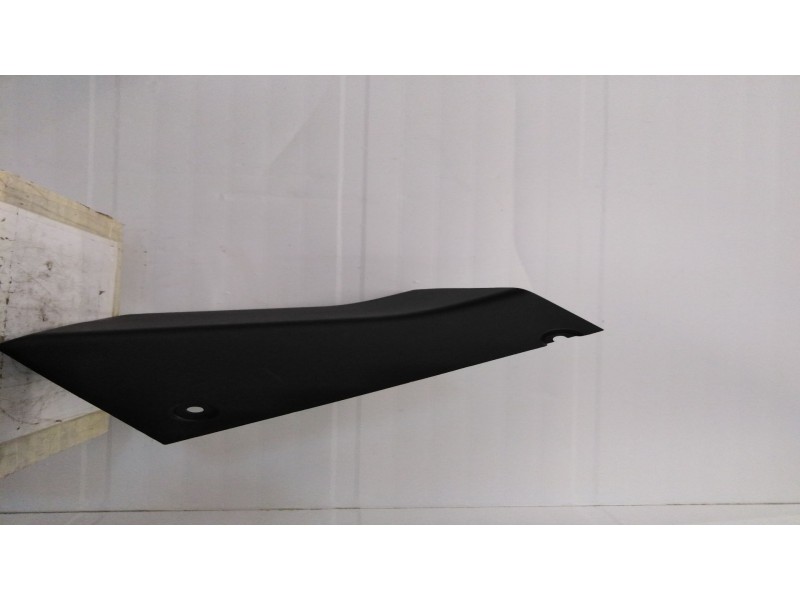 Recambio de moldura pilar derecho para  referencia OEM IAM 1607149680  