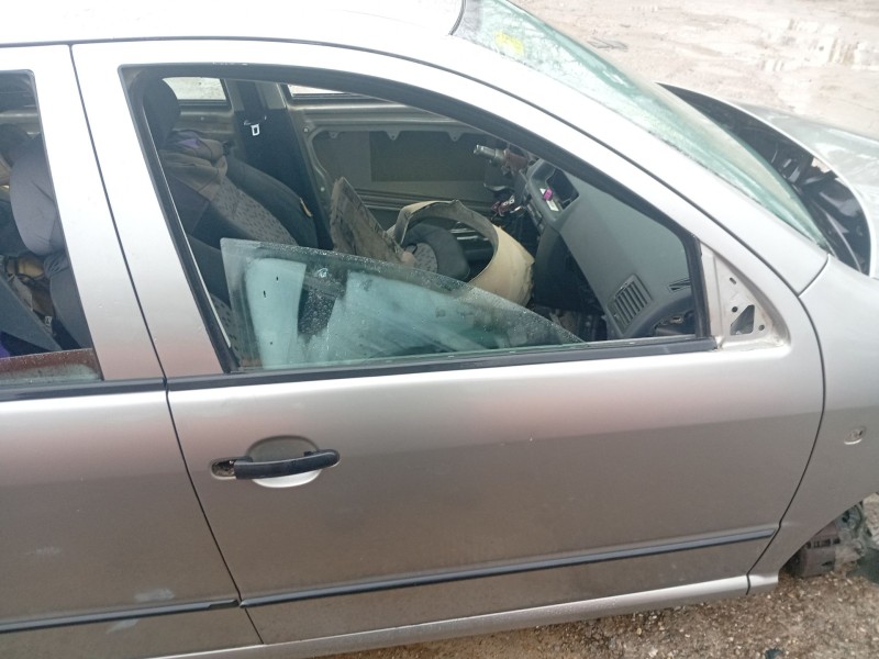 Recambio de puerta delantera derecha para skoda fabia i (6y2) 1.2 referencia OEM IAM 6Y0831056  