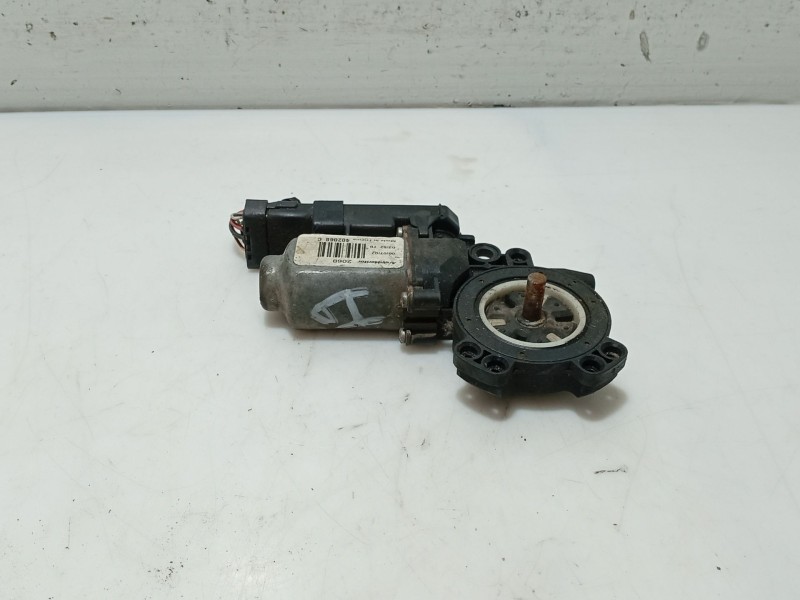 Recambio de motor elevalunas delantero derecho para renault modus referencia OEM IAM   