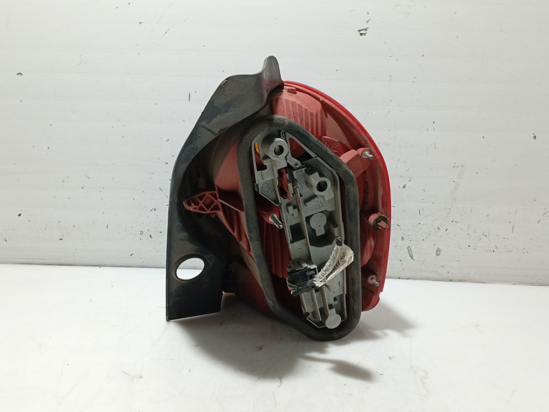 Recambio de piloto trasero izquierdo para renault modus referencia OEM IAM   