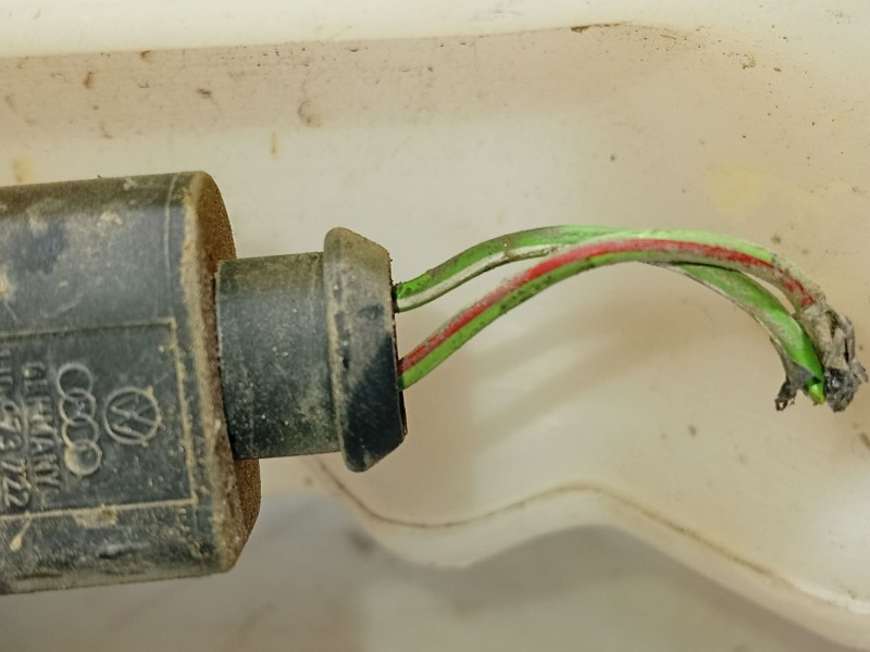 Recambio de deposito limpia para skoda fabia i (6y2) 1.2 referencia OEM IAM 6Q0955453P  