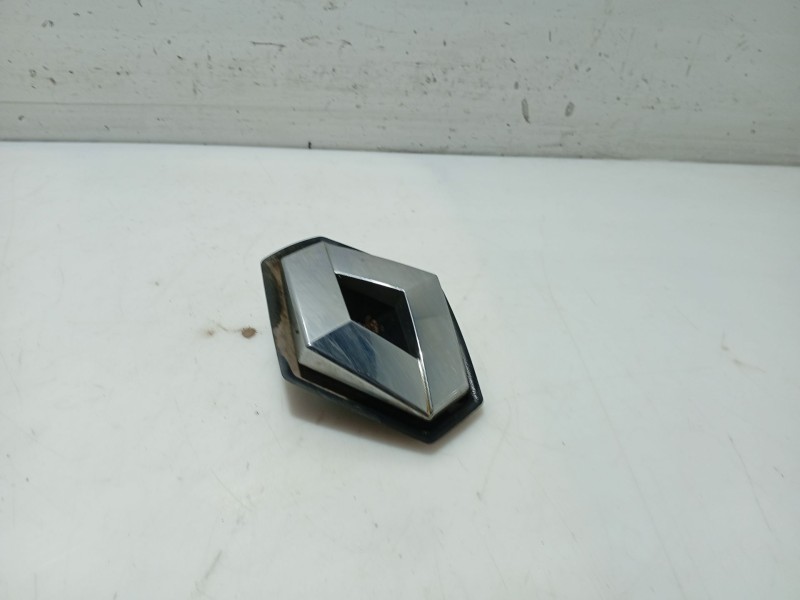 Recambio de emblema para renault modus referencia OEM IAM   