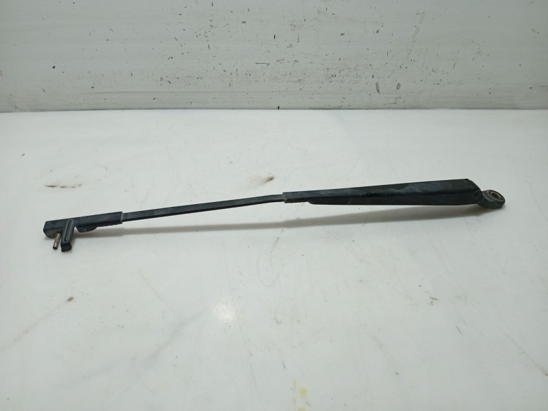 Recambio de brazo limpia delantero derecho para renault modus referencia OEM IAM   