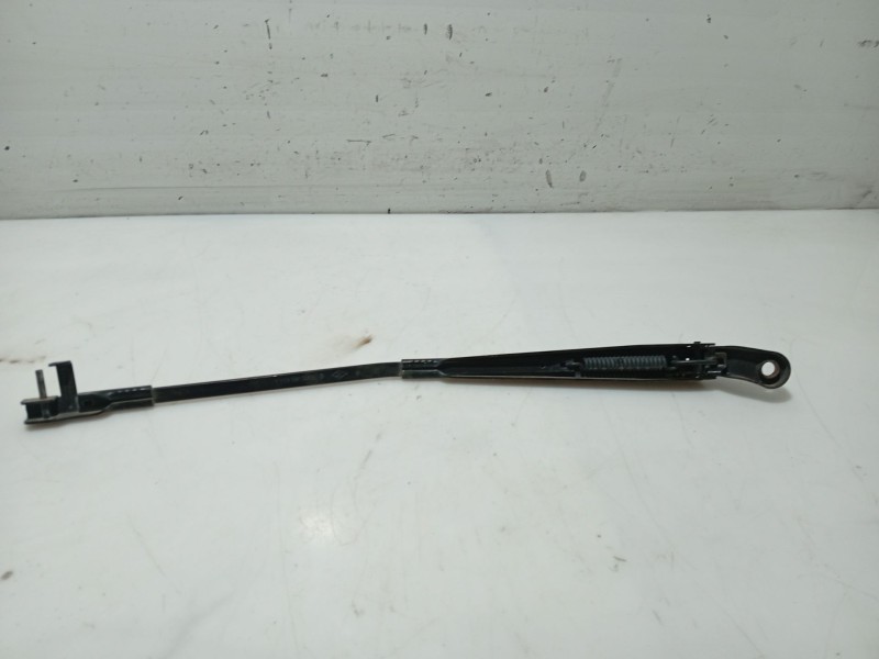 Recambio de brazo limpia delantero derecho para renault modus referencia OEM IAM   