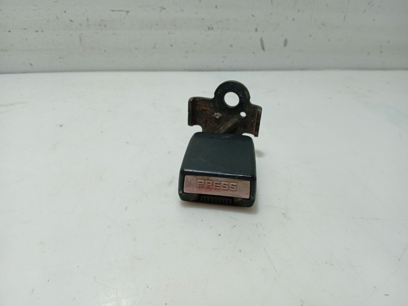 Recambio de anclaje cinturon trasero izquierdo para renault megane ii coupe/cabrio referencia OEM IAM   