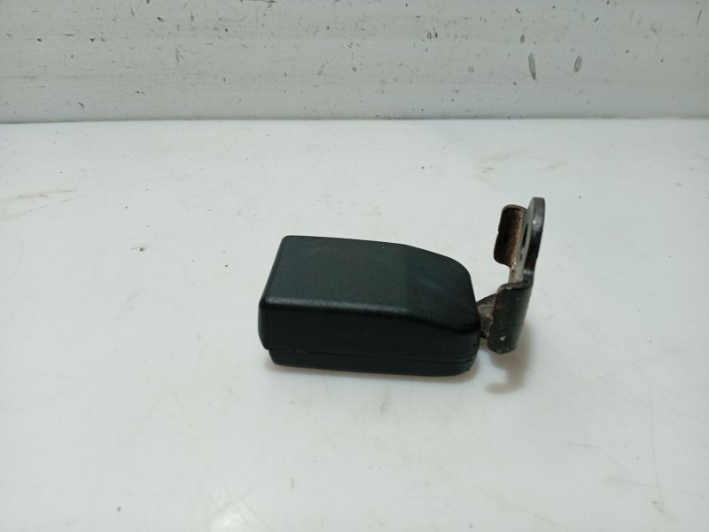 Recambio de anclaje cinturon trasero izquierdo para renault megane ii coupe/cabrio referencia OEM IAM   