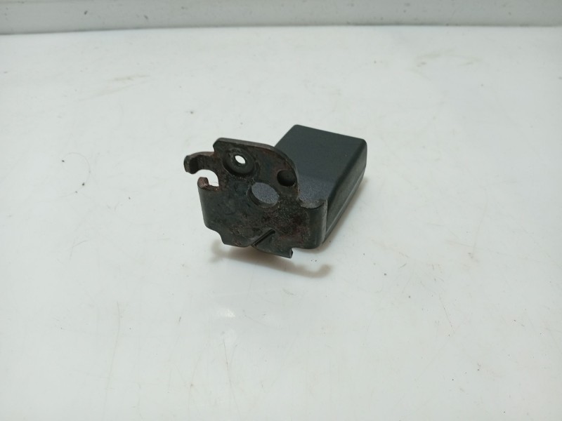 Recambio de anclaje cinturon trasero derecho para renault megane ii coupe/cabrio referencia OEM IAM   