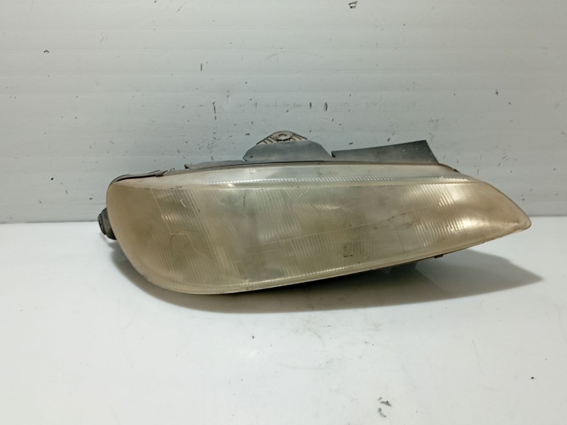 Recambio de faro derecho para peugeot 406 (8b) 2.0 16v referencia OEM IAM 6205N0  