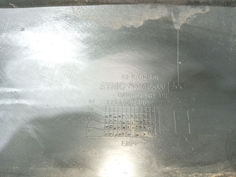 Recambio de moldura para ssangyong musso (fj) 2.9 td referencia OEM IAM   