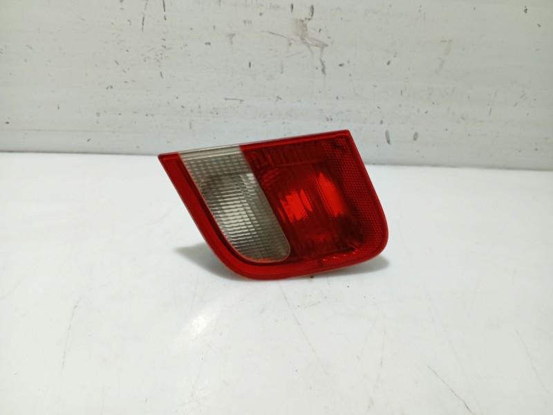 Recambio de piloto trasero derecho interior para bmw 3 (e46) 320 d referencia OEM IAM 63218364728  