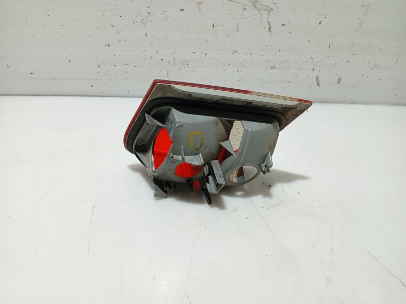 Recambio de piloto trasero derecho interior para bmw 3 (e46) 320 d referencia OEM IAM 63218364728  